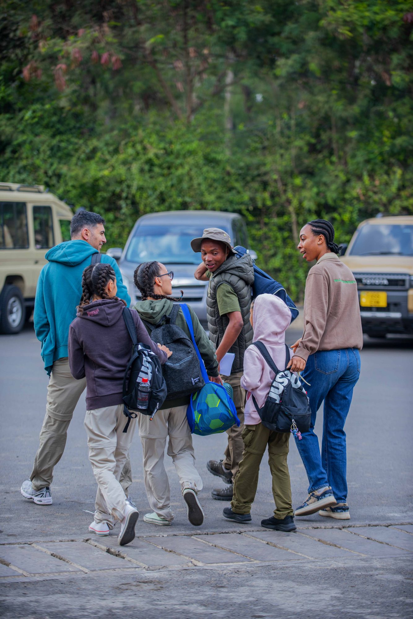 Our guide fitting a guest with a sun hat for the day ahead